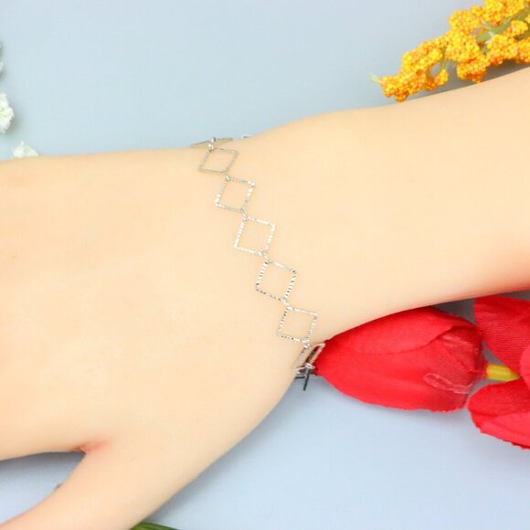 "Elegant & Trendy Bracelet, A Perfect Gift for Women, Thoughtful, EVCH1701 - Picture 3 of 10